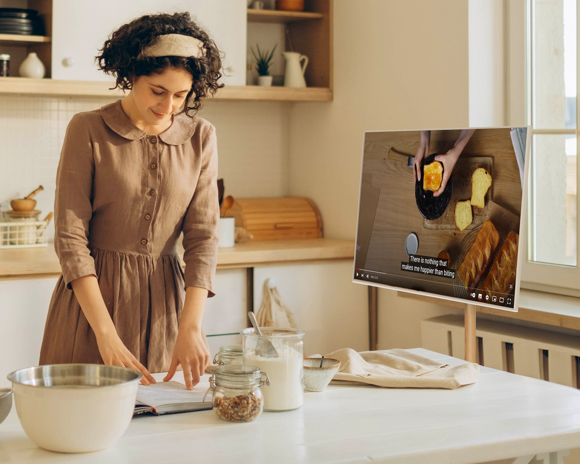 Master V2 PRO FT48 TV-Ständer mit Rollen
