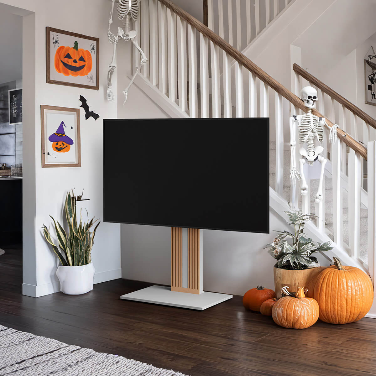 Fernseherständer unter der Treppe